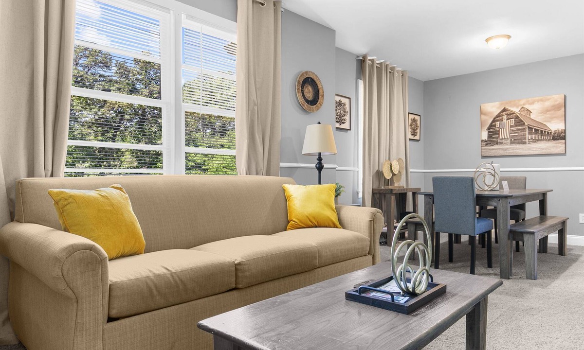 New Castle Apartment | The Upper Bungalow at Broadmoor - Groups/Parking