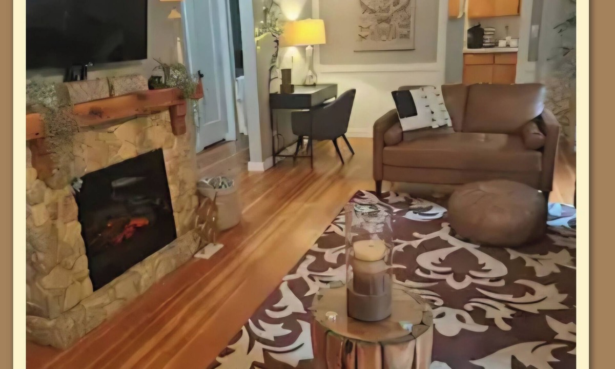 Roseburg House | The Urban Boho Charmer with Private Backyard, BBQ & Hammock