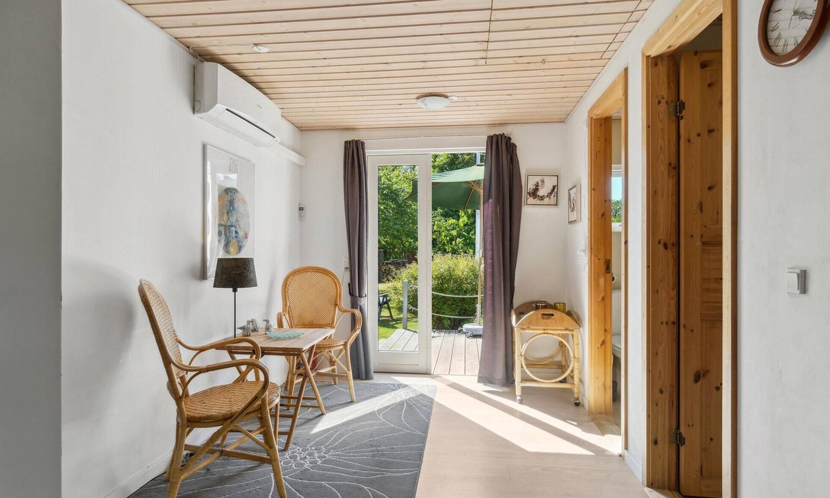 Egense House | The vacation home in Egense is located directly on the Limfjord.