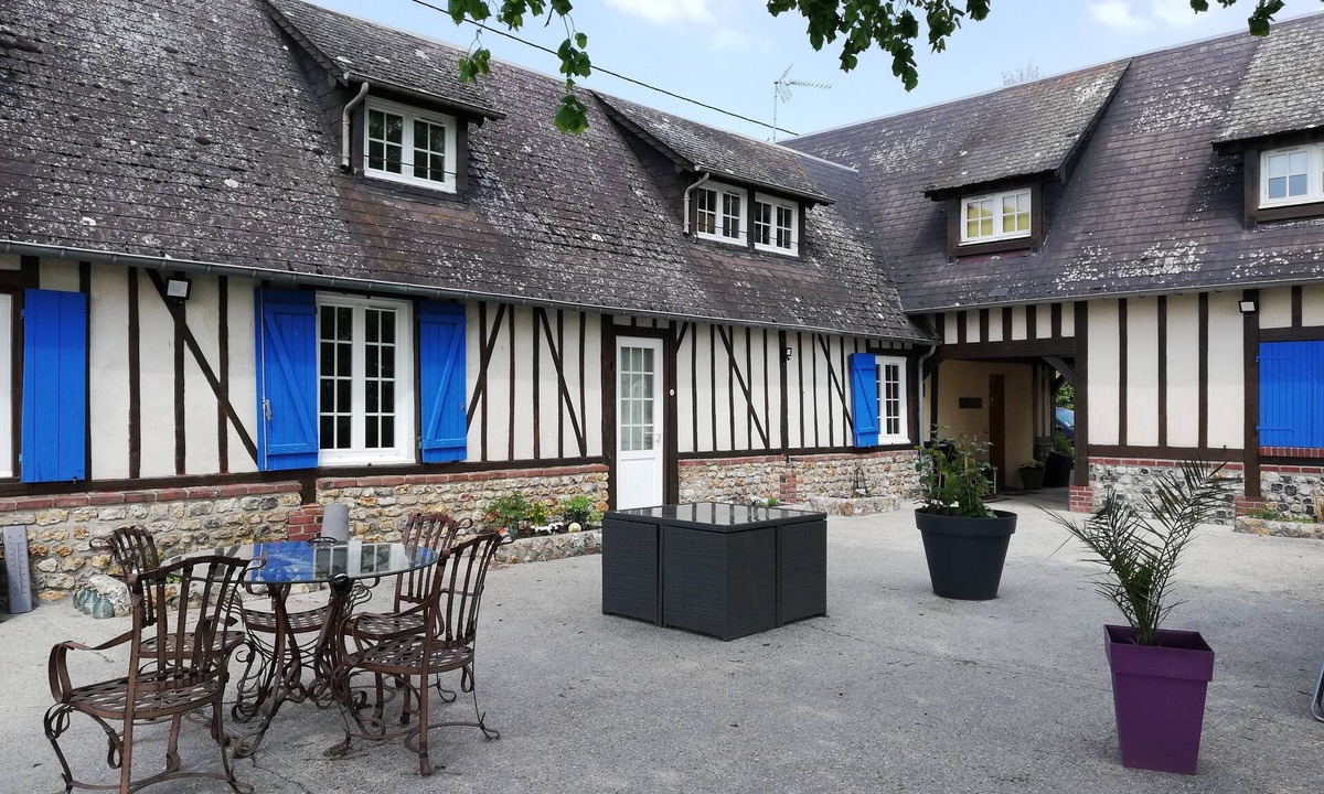 Saint-Etienne-l'Allier Bed & Breakfast | The valley.