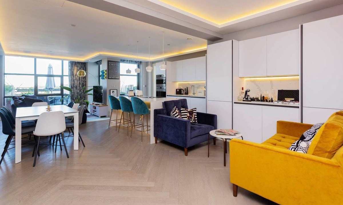 Southfield Apartment | The Vantage Point, by Veeve