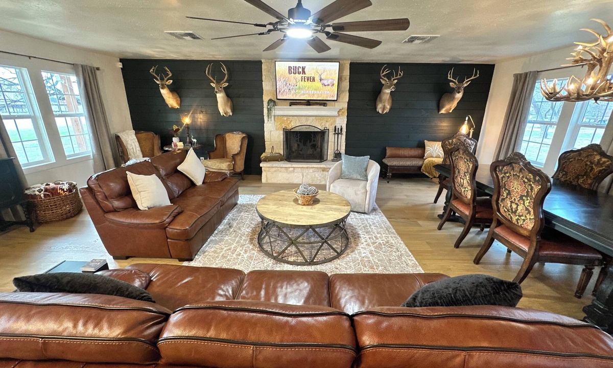 Albany House | The Velvet Antler- Rustic Lodge in Albany Texas