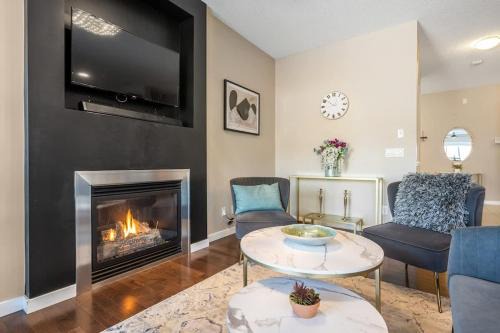 Southeast Calgary House | The Venti - 3BD 2BA Yard Garage & Upper Suite