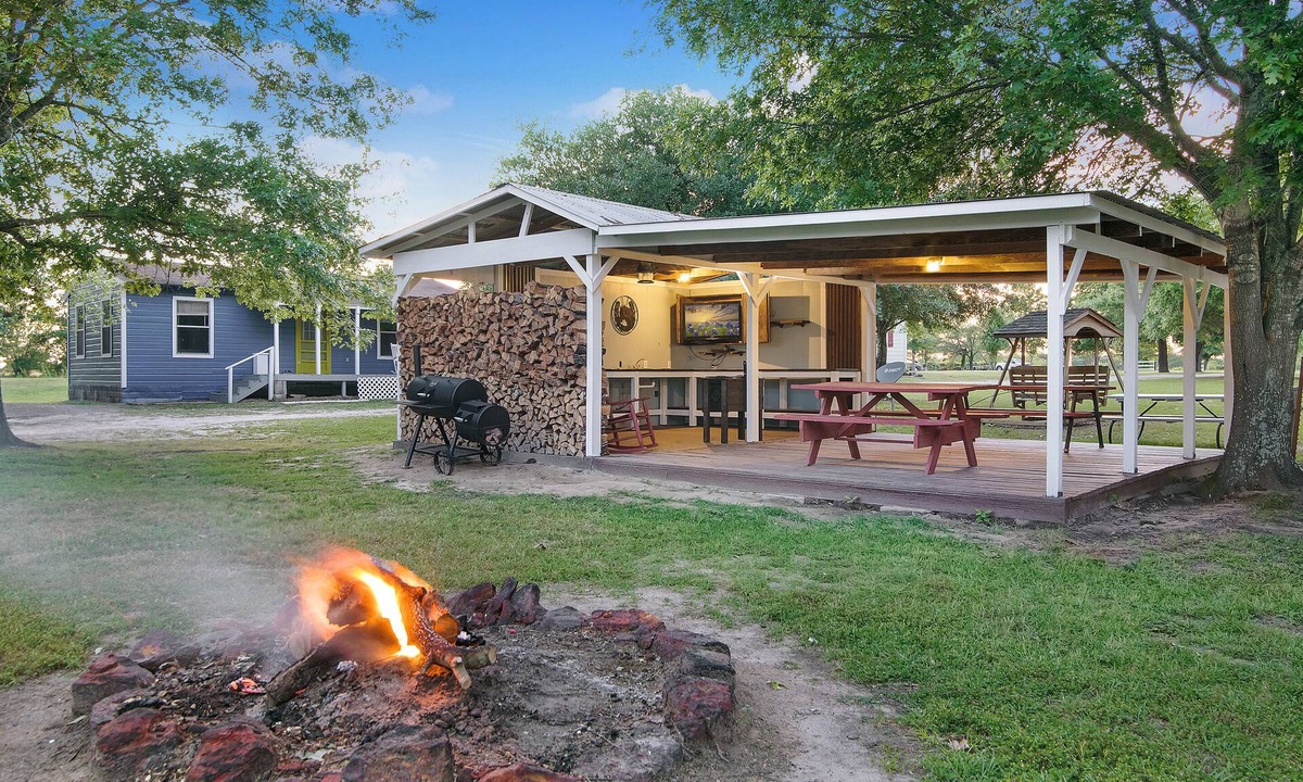 Grand Saline House | The Venue at Three Points - The Farm House