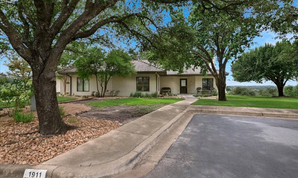 Barton Creek Lakeside Cottage | "The view!" Cottage #20 in Barton Creek Lakeside-a private country club
