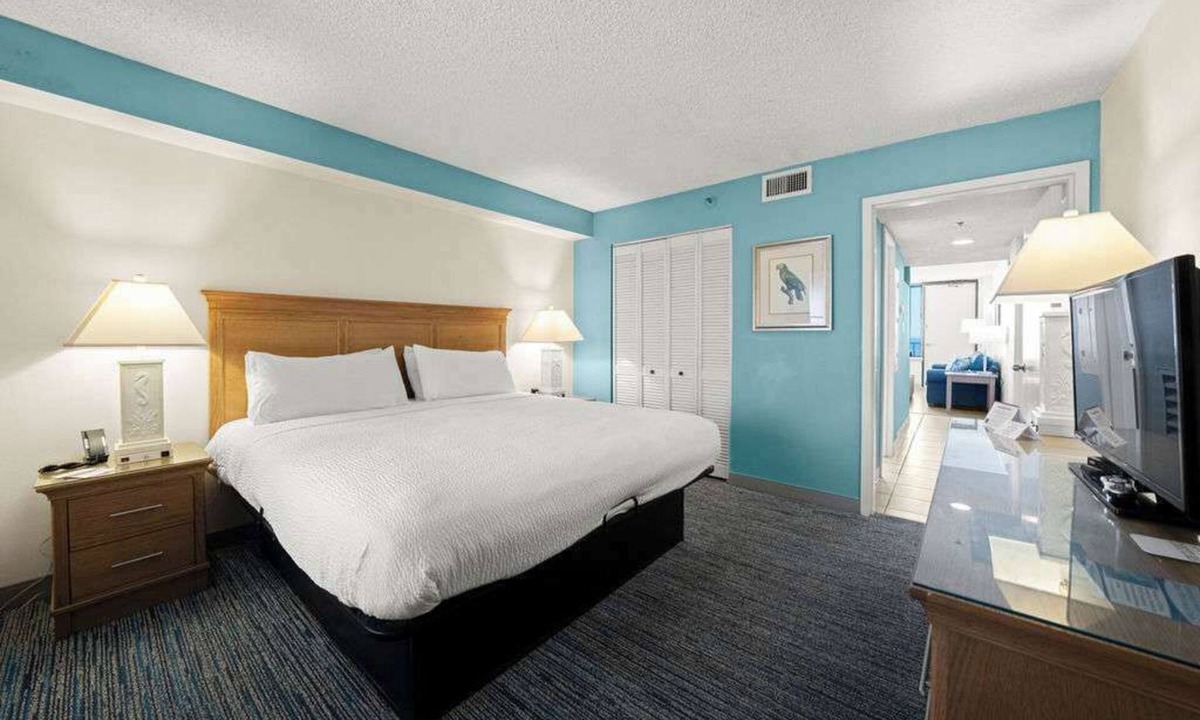 Northeast Virginia Beach Condo | The View Is Doing All the Work