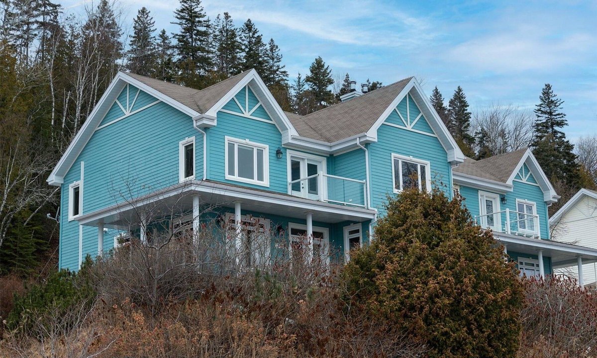 Saint Irenee House | The view is magnificent on the St-Lawrence River!