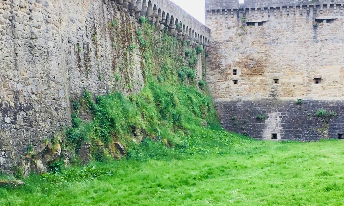 Lanvallay Apartment | The view of Dinan Ramparts