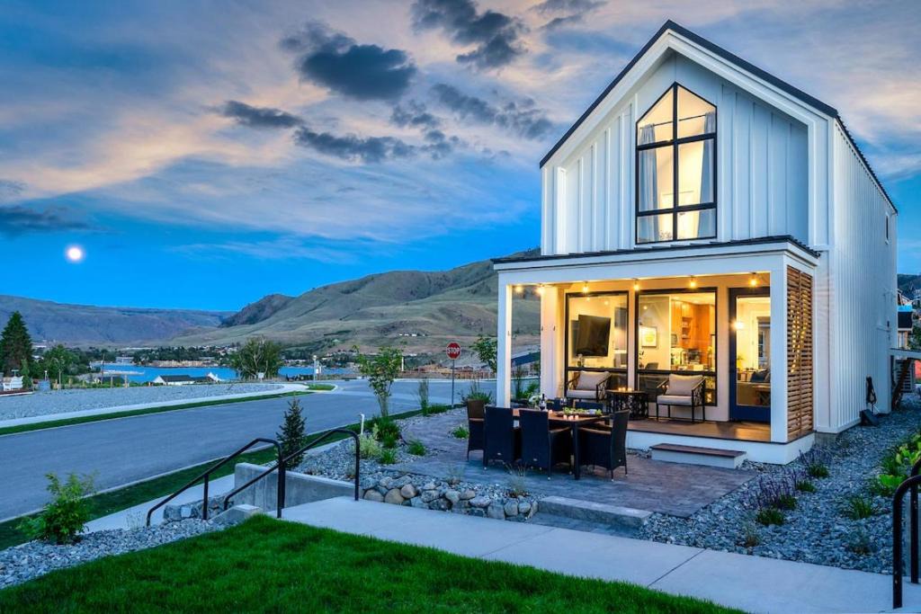 Chelan House | The Villa #305