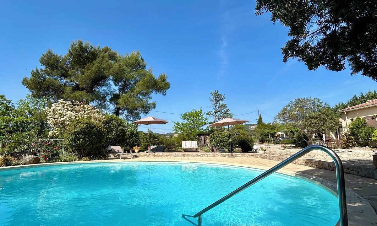 Bagard Villa | The Villa des OLiviers and its superb swimming pool