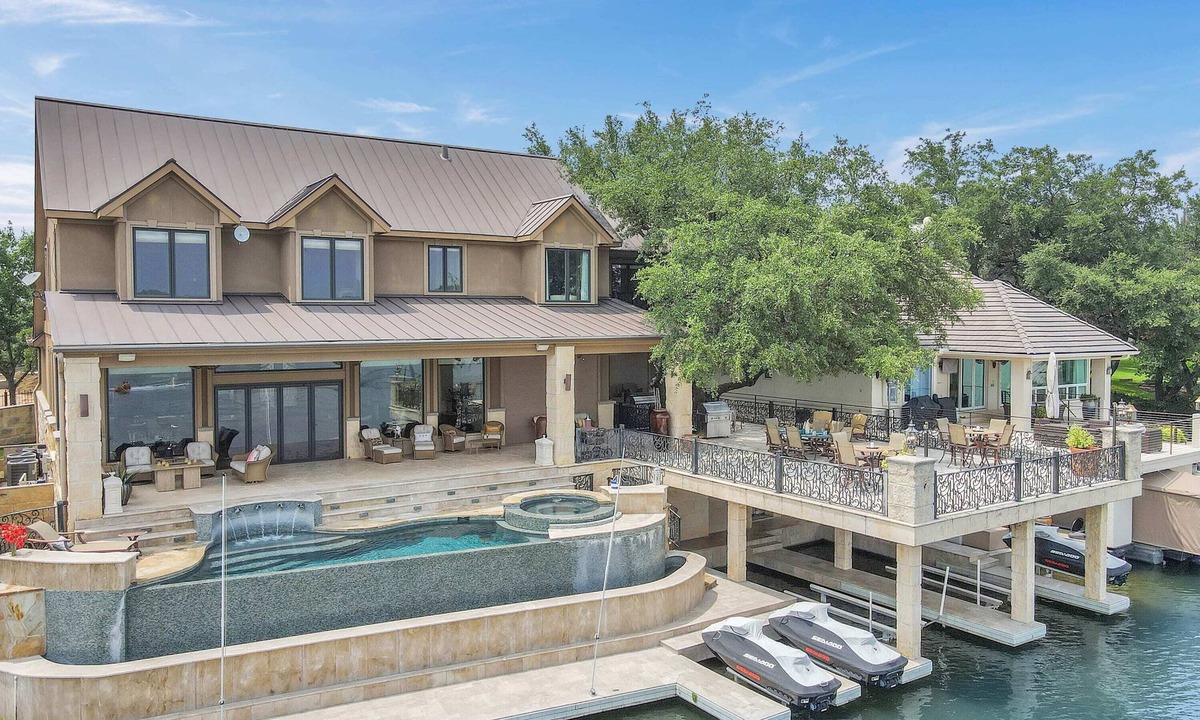 Horseshoe Bay West House | The Villa on Matern | Concierge Services