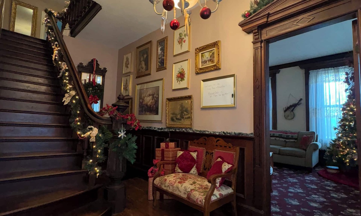 Azalia Bed & Breakfast | The Vine Bed & Breakfast LLC