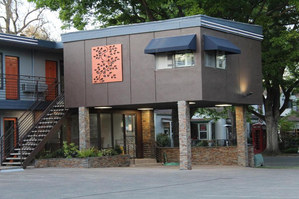 Downtown Hotel | The Vine Inn Davis