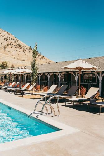 Jackson Cabin | The Virginian Lodge