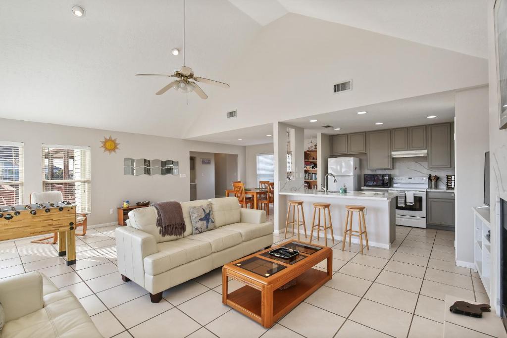 Galveston House | The Vista of Palm Beach