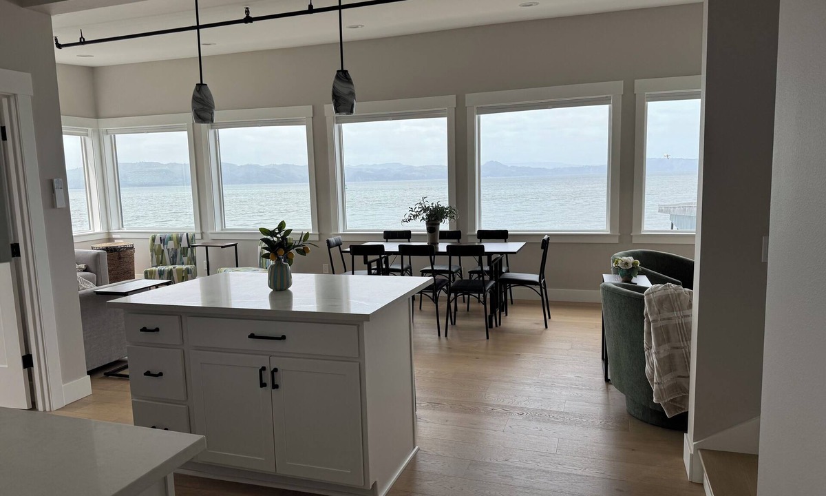 Astoria Apartment | The Vista on Pier 11