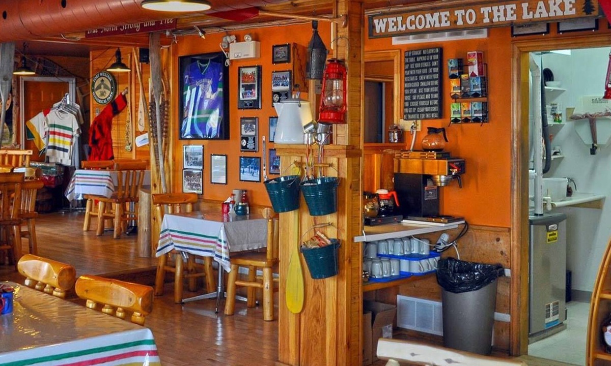 Batchawana Bay Hotel | The Voyageurs' Lodge