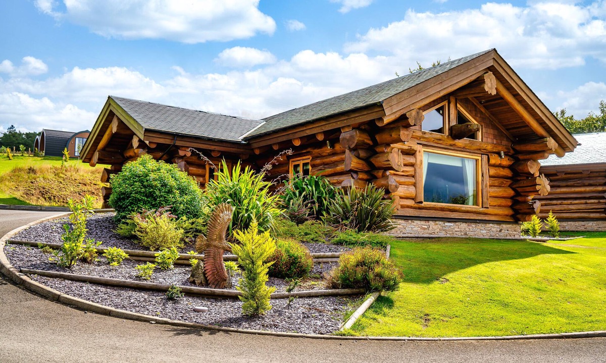 Bathgate Ski Chalet | The Vu Log Cabins