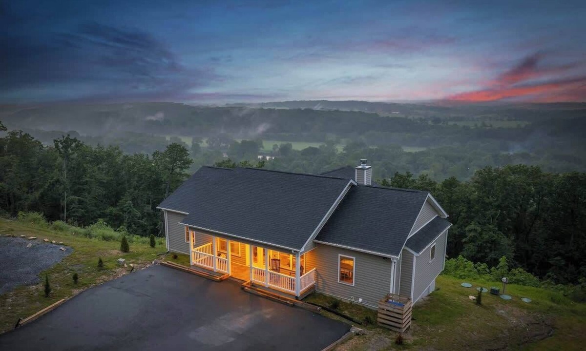 Front Royal Cottage | The VUE Mountaintop 4BR Hot Tub & Views
