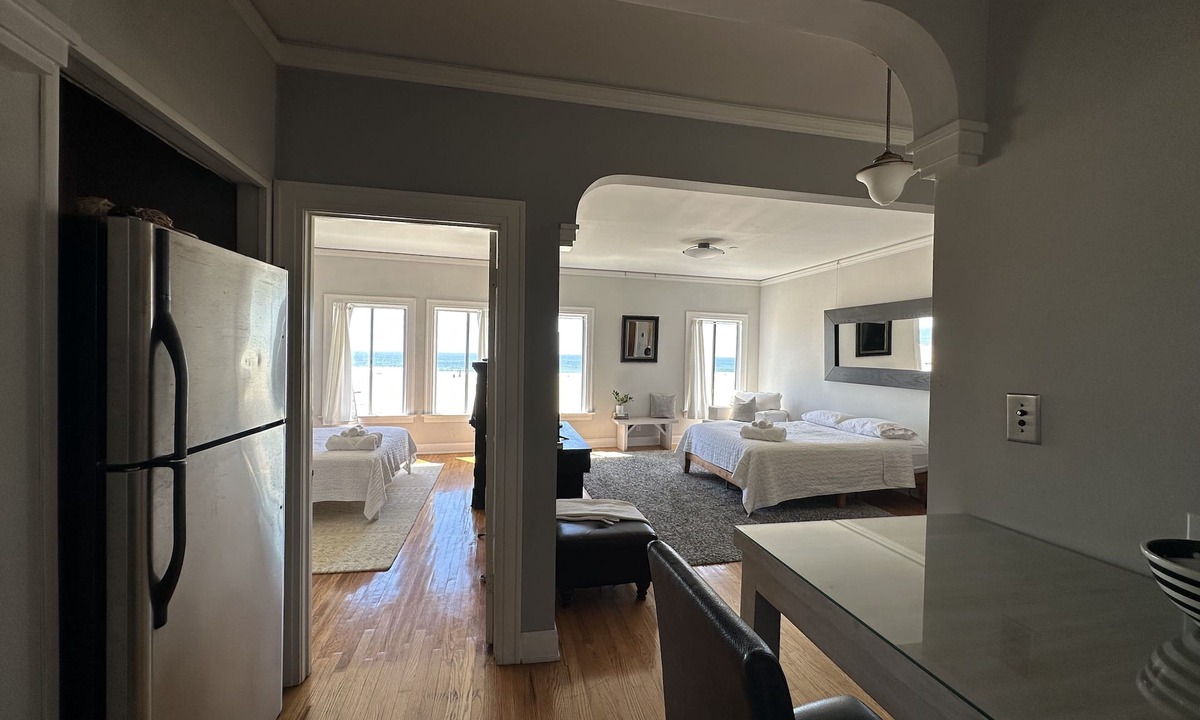 Hermosa Beach Hotel | The Vurpillat Beachfront Hotel