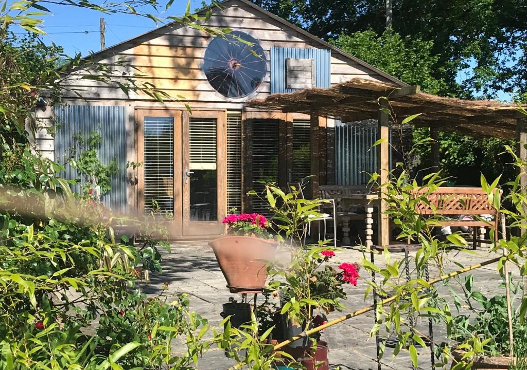 Haslemere Apartment | The Wackery!