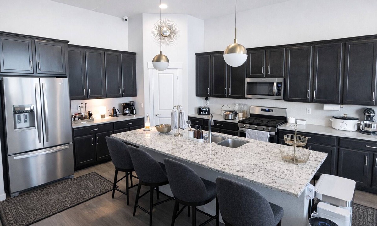 Windsor House | The Wandering Key | Gather & Unwind, Sleeps 14