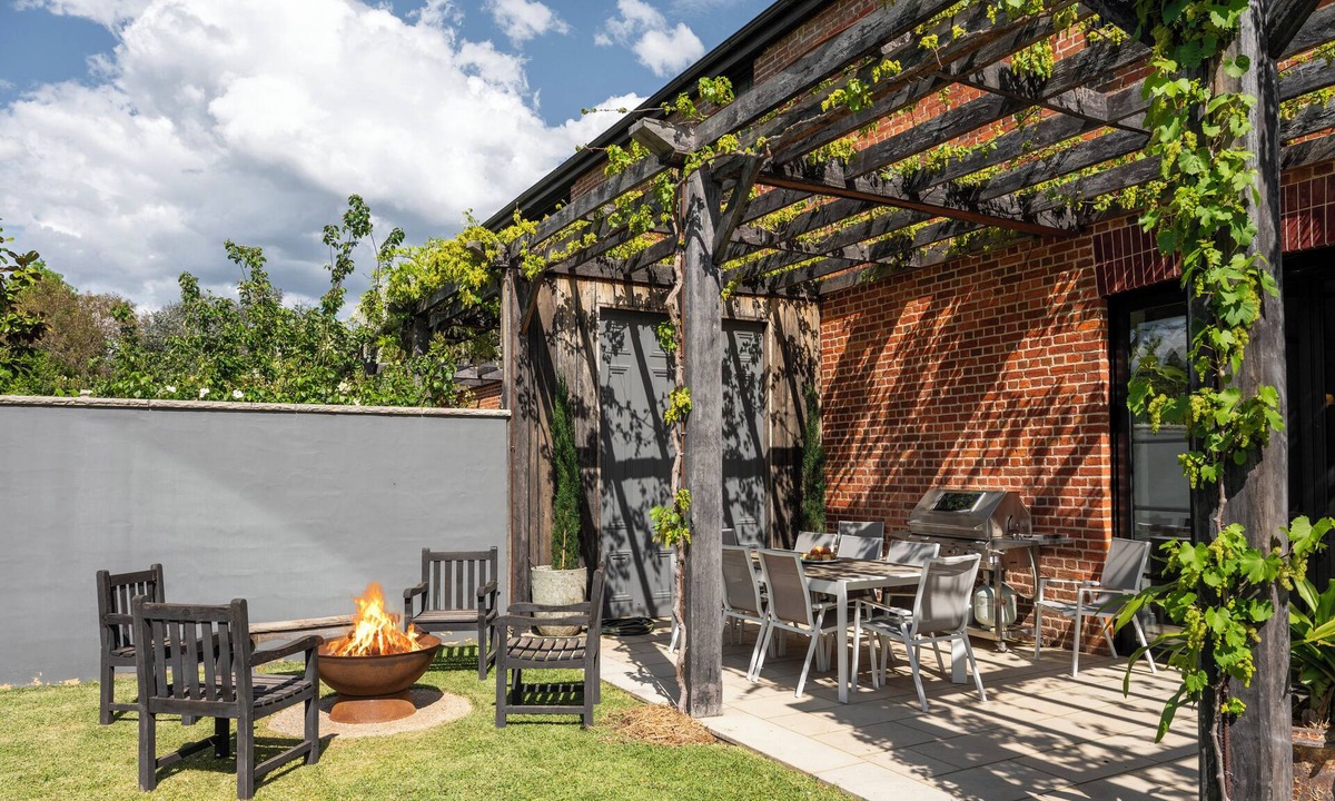 Central Mudgee House | The Warehouse Heritage Elegance in Central Mudgee