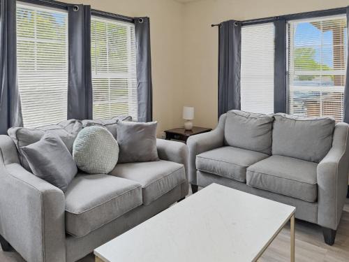 Pryor Apartment | The Warm Retreat 3BR Home in Pryor OK