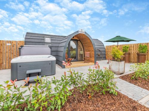 Derbyshire House | The Warren - Uk47582