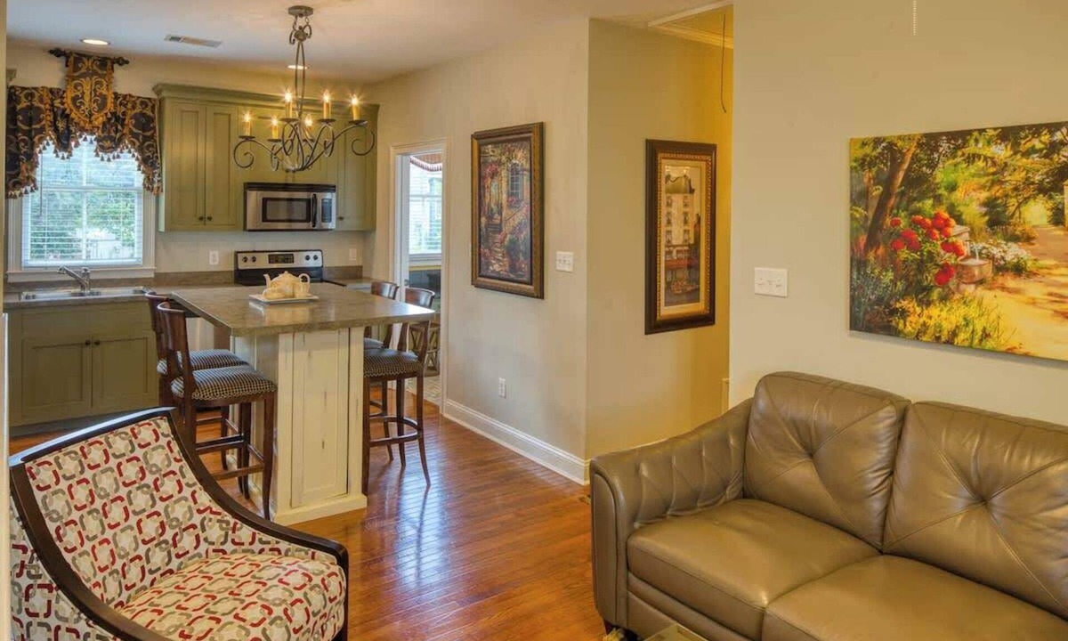 Historic District - North Apartment | The Washington Square Carriage House