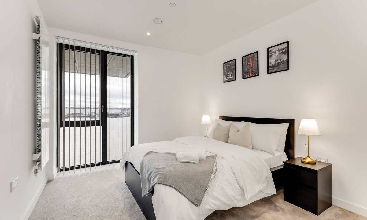 Tower Hill Apartment | The Water - Aqua Apt