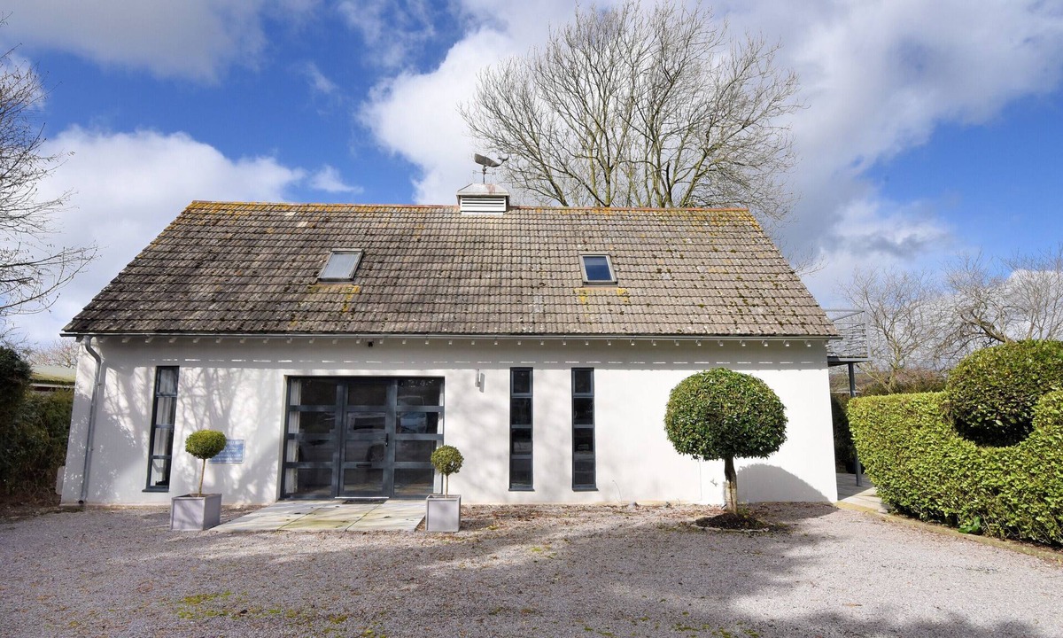 Seaton House | THE WATER TOWER STUDIO, pet friendly, with a garden in Seaton, Devon