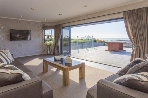 New Plymouth Villa | The Waterfront Escape - with panoramic sea views