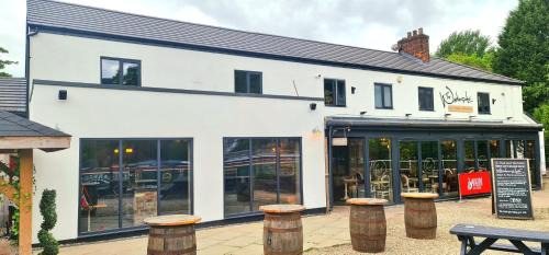 Walkden Hotel | The Waterside Bar Rooms & Restaurant