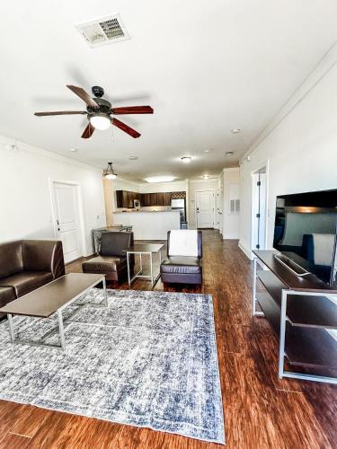 Newark Apartment | The Waverly