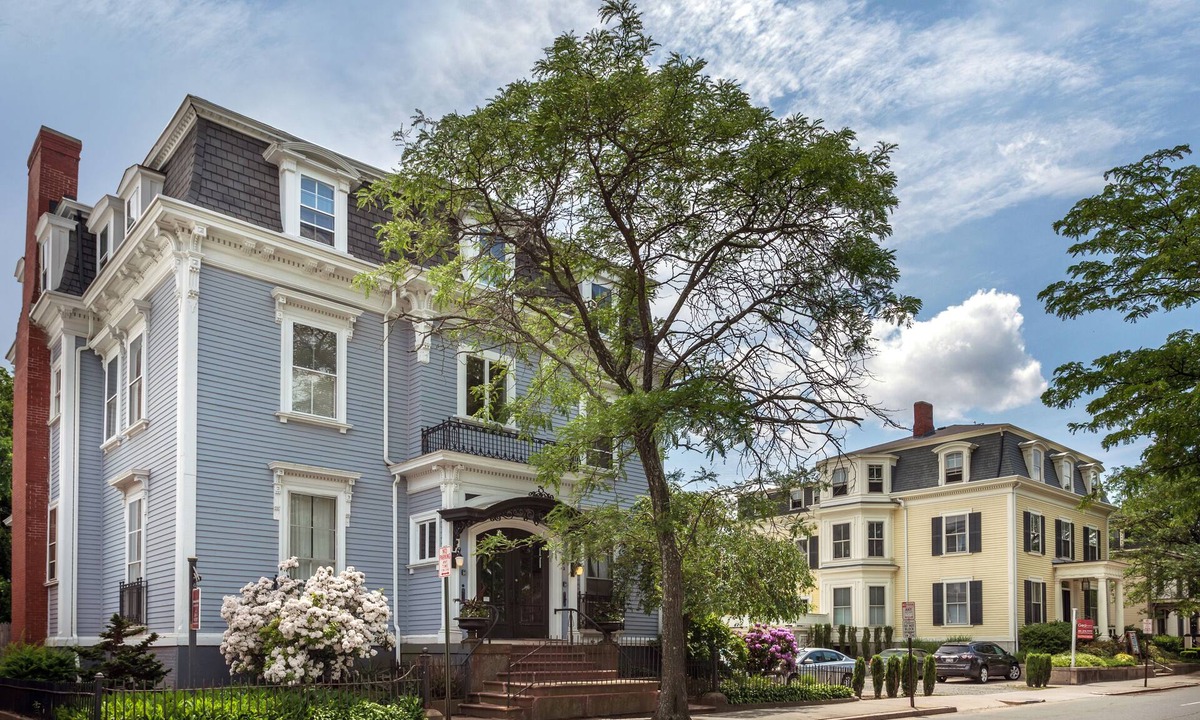 Wayland Apartment | The Wayland Suite, Walk to Brown.