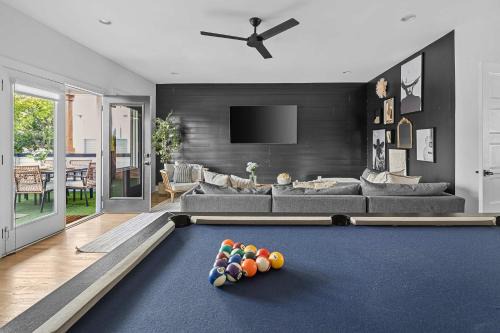 Edgehill House | The Waylon - Newly Redesigned, Rooftop with Sauna