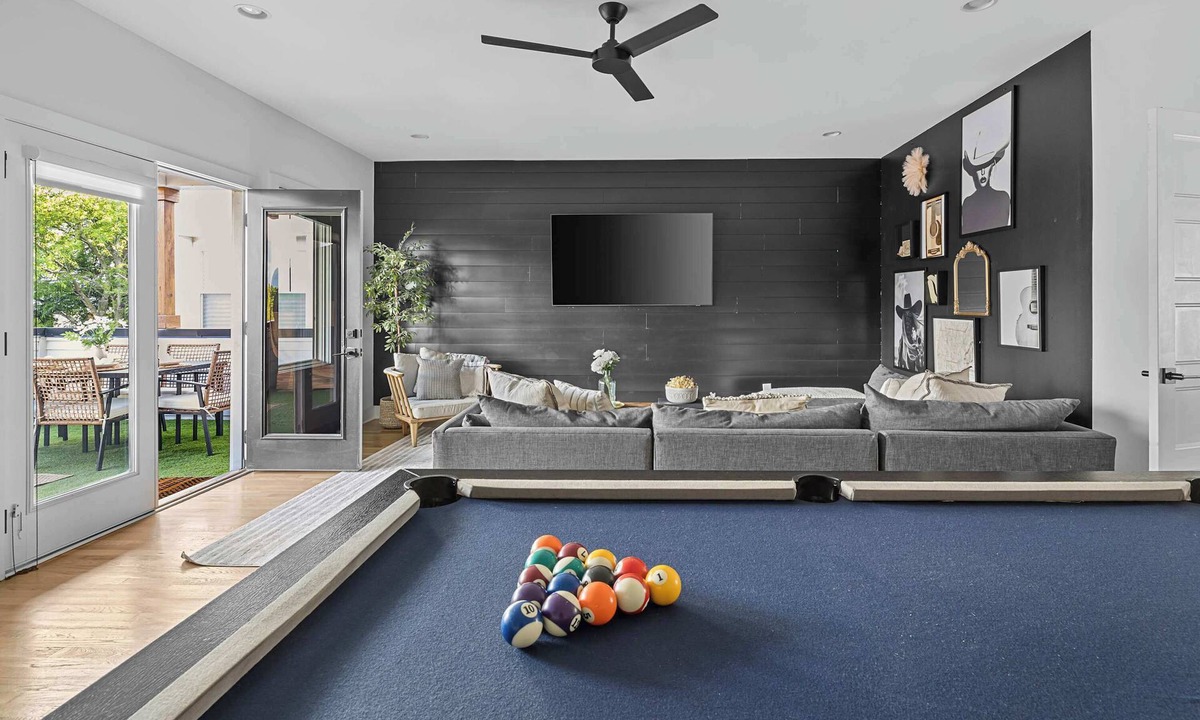 Edgehill House | The Waylon Rooftop Sauna + Pool Table + 11 beds