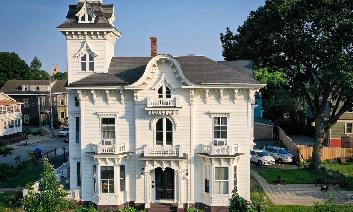 Federal Hill Bed & Breakfast | The Wedding Cake House