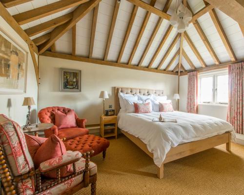 Baughurst Hotel | The Wellington Arms