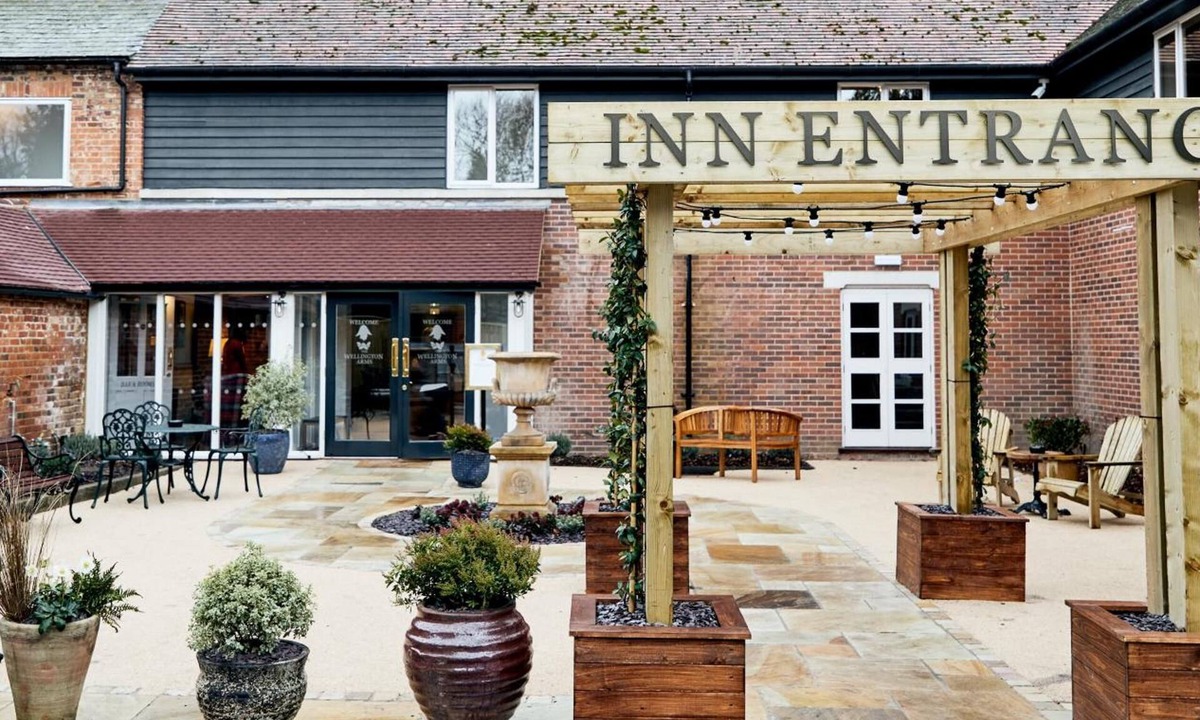 Stratfield Turgis Hotel | The Wellington Arms