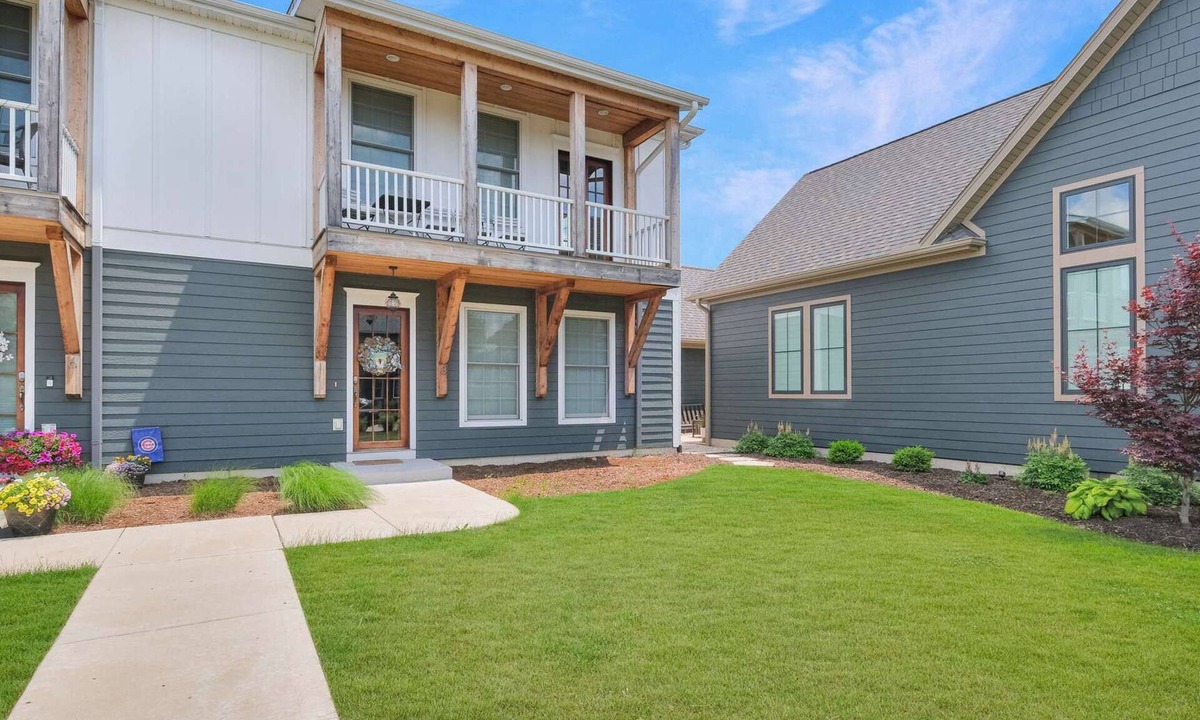 Ottawa House | The West End Wonder - Modern/Walkable Heritage Harbor Area!