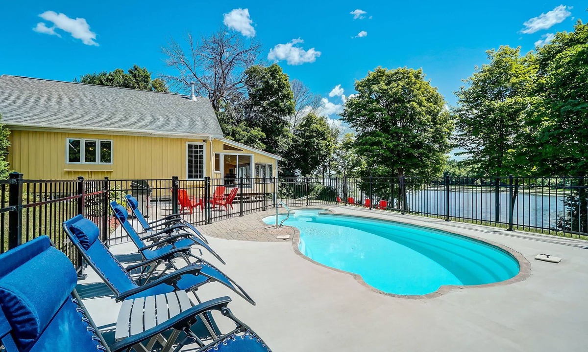 Papineau Regional County Municipality Cottage | The Westbello - Premium Waterfront Vacation Home with Inground Pool and Hot tub