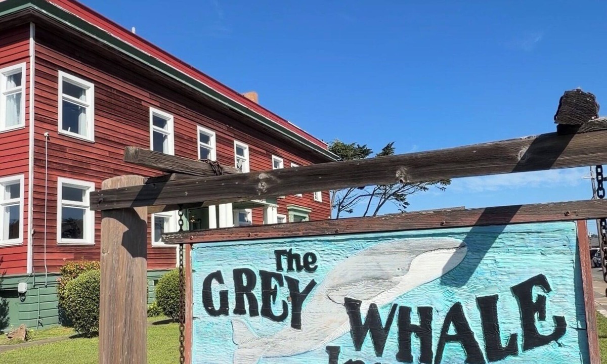 Fort Bragg Hotel | The Whale Watch Suite at The Grey Whale Inn