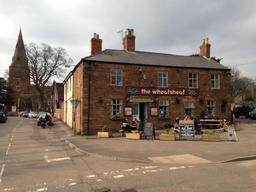 Crick Bed & Breakfast | The Wheatsheaf