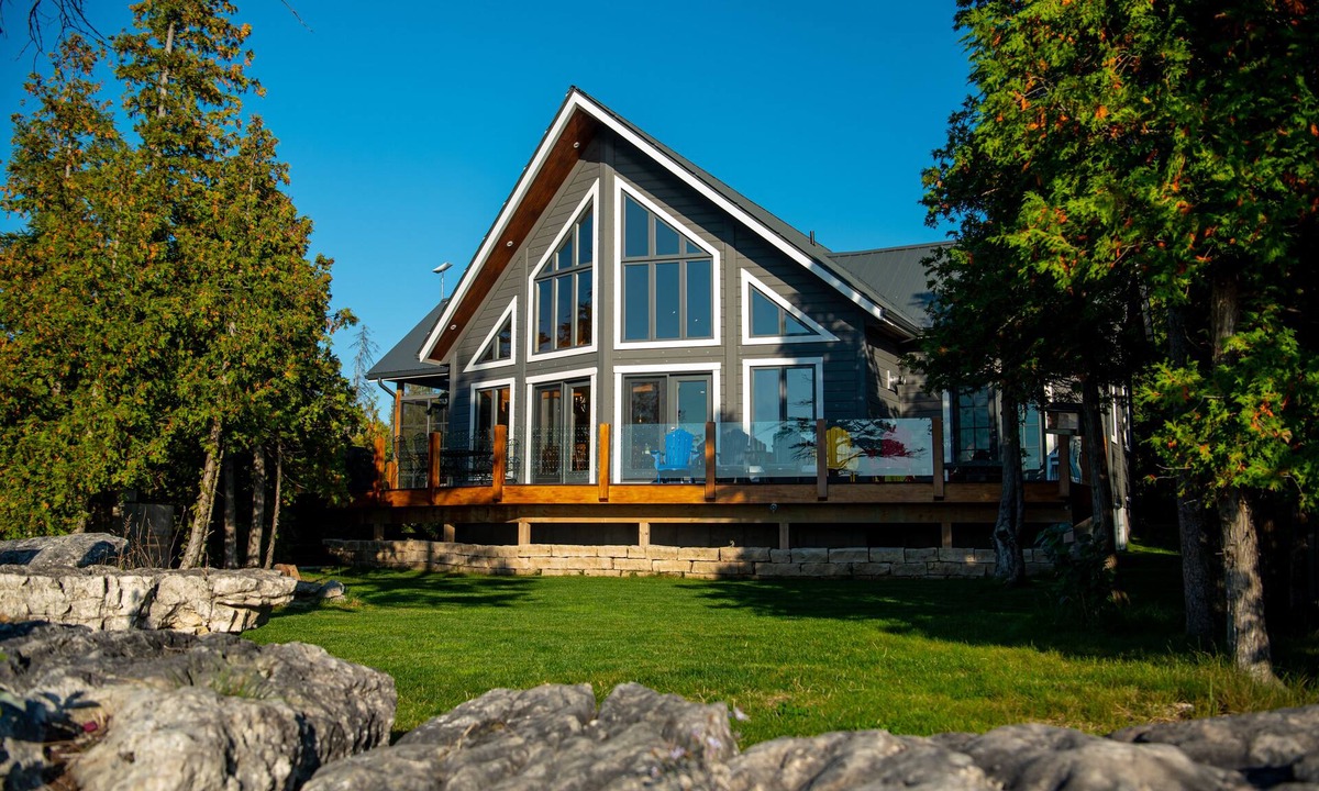 Colpoys Bay Ski Chalet | The Whiskey Harbour - Waterfront Luxury Listing