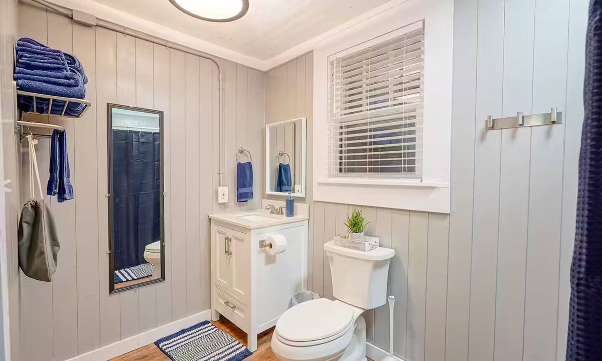 Ashdown House | The WhistleStop Cottage - Duplex Suite A