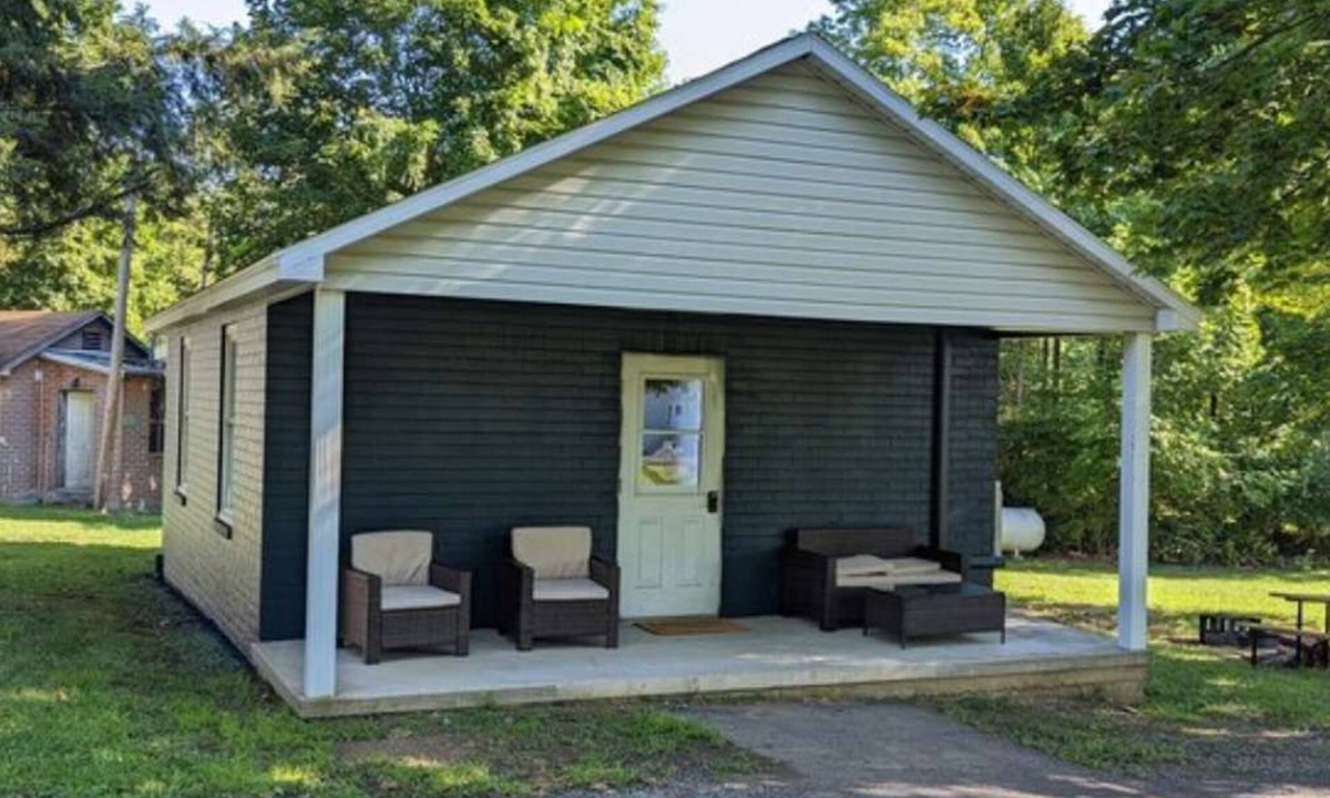 Milroy Cabin | The White Buffalo - Hartman Center