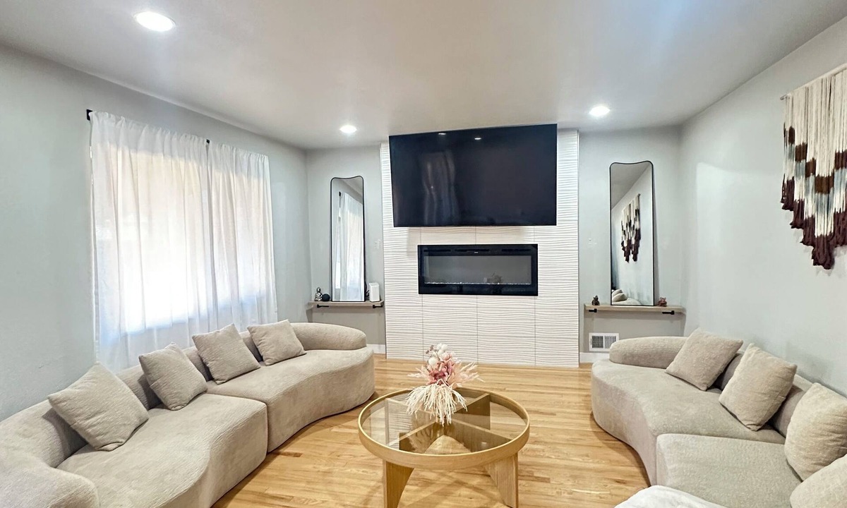Northglenn House | The white gem