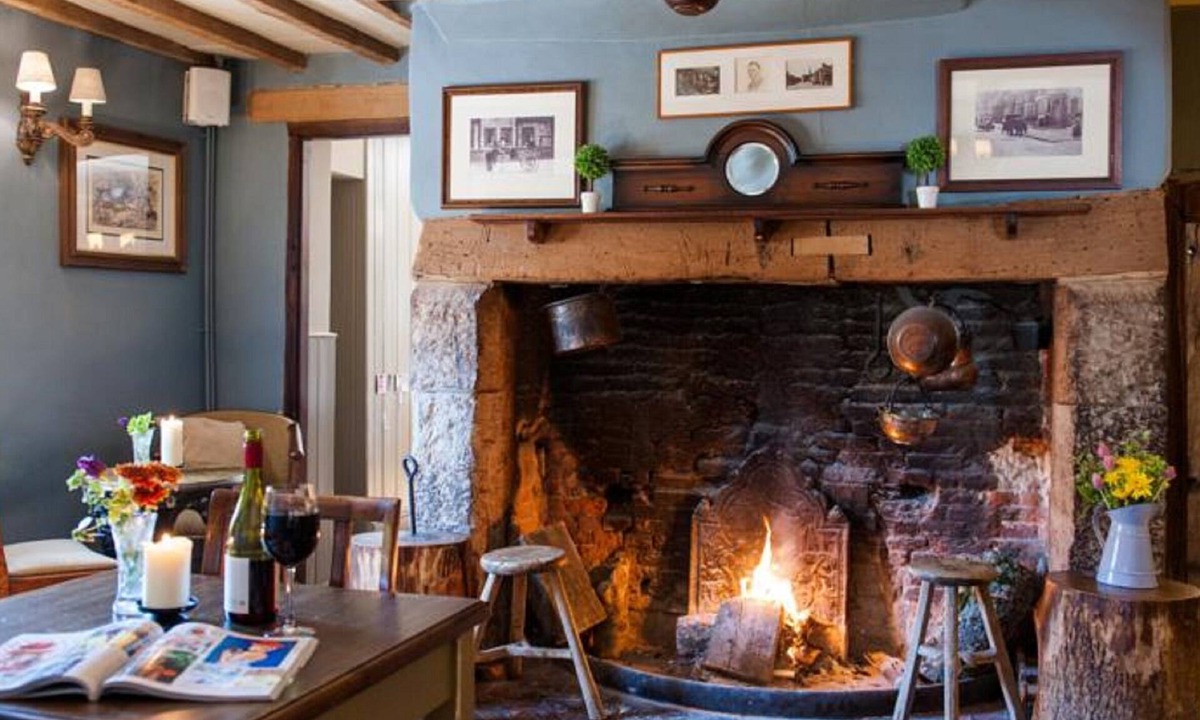 South Harting Hotel | The White Hart, South Harting